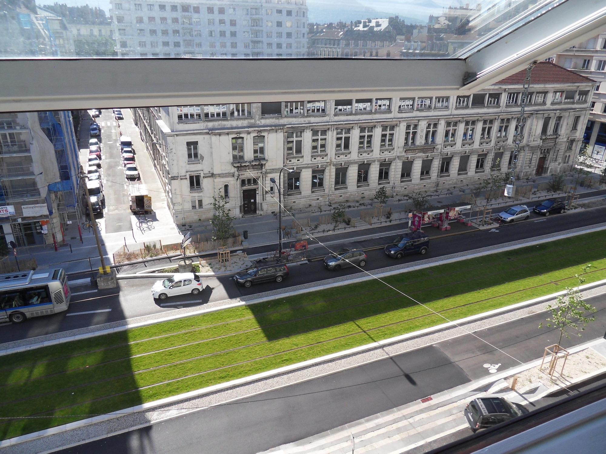 Готель Ibis Styles Grenoble Centre Gare Екстер'єр фото