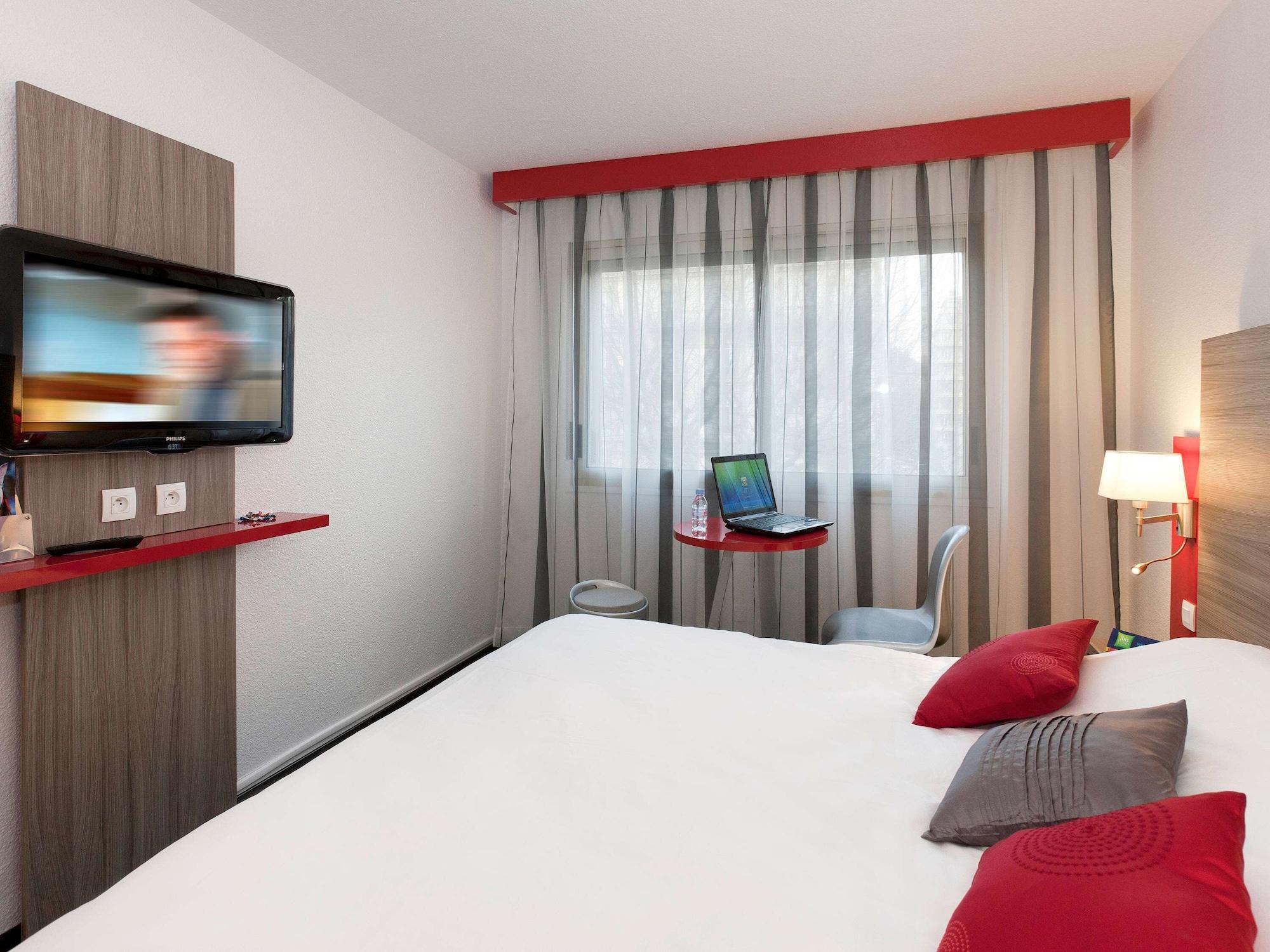 Готель Ibis Styles Grenoble Centre Gare Екстер'єр фото