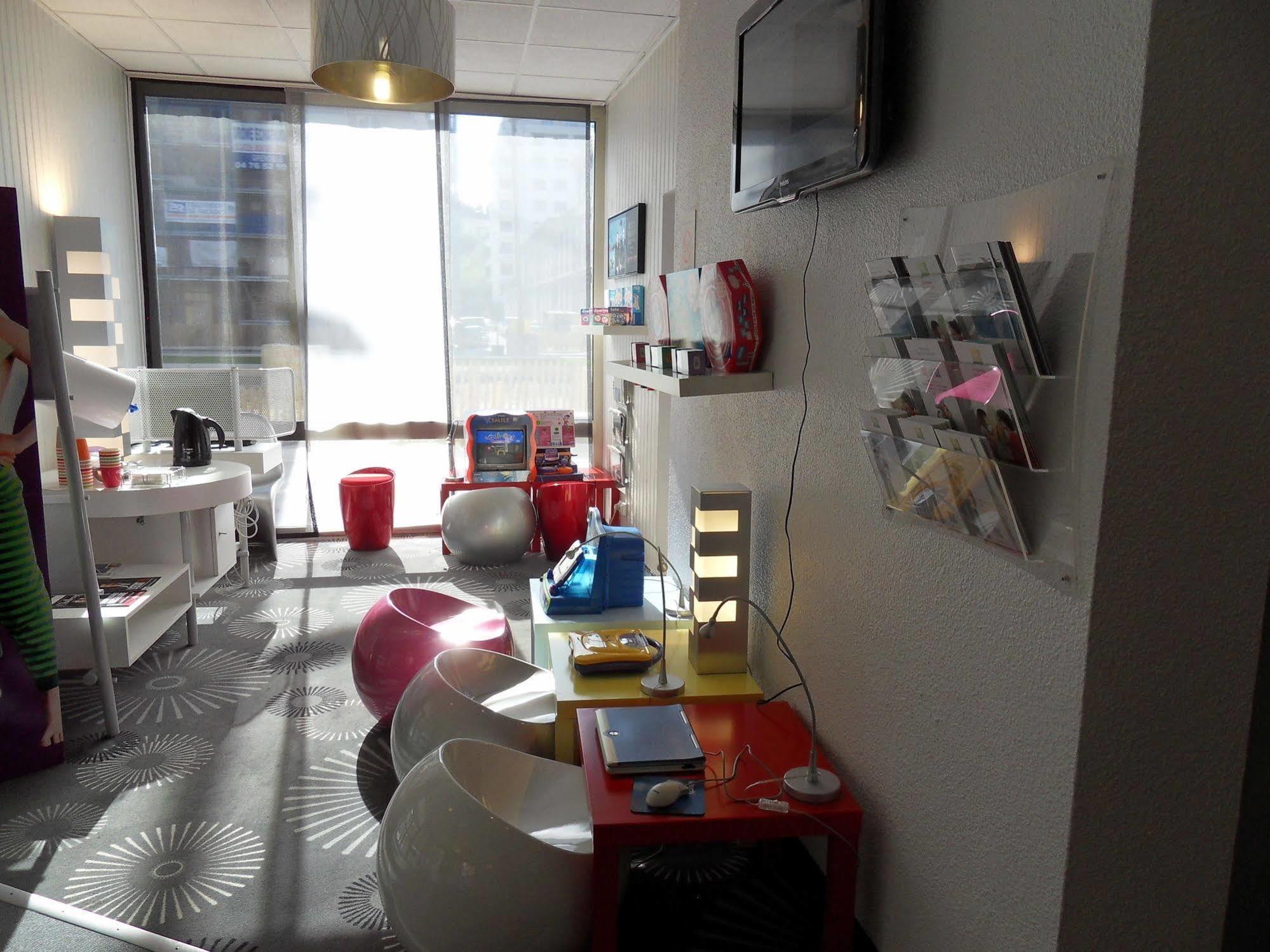 Готель Ibis Styles Grenoble Centre Gare Екстер'єр фото