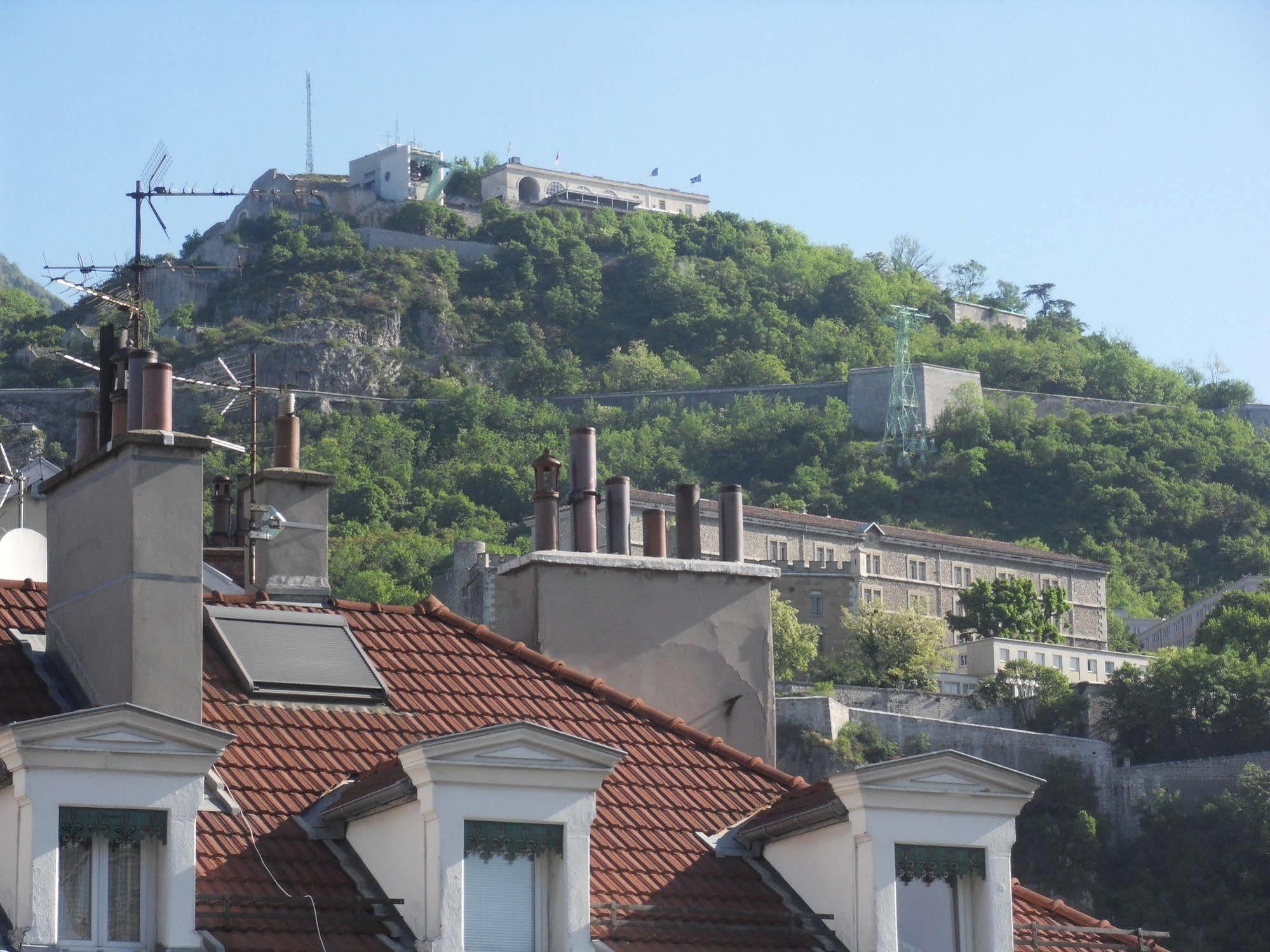 Готель Ibis Styles Grenoble Centre Gare Екстер'єр фото