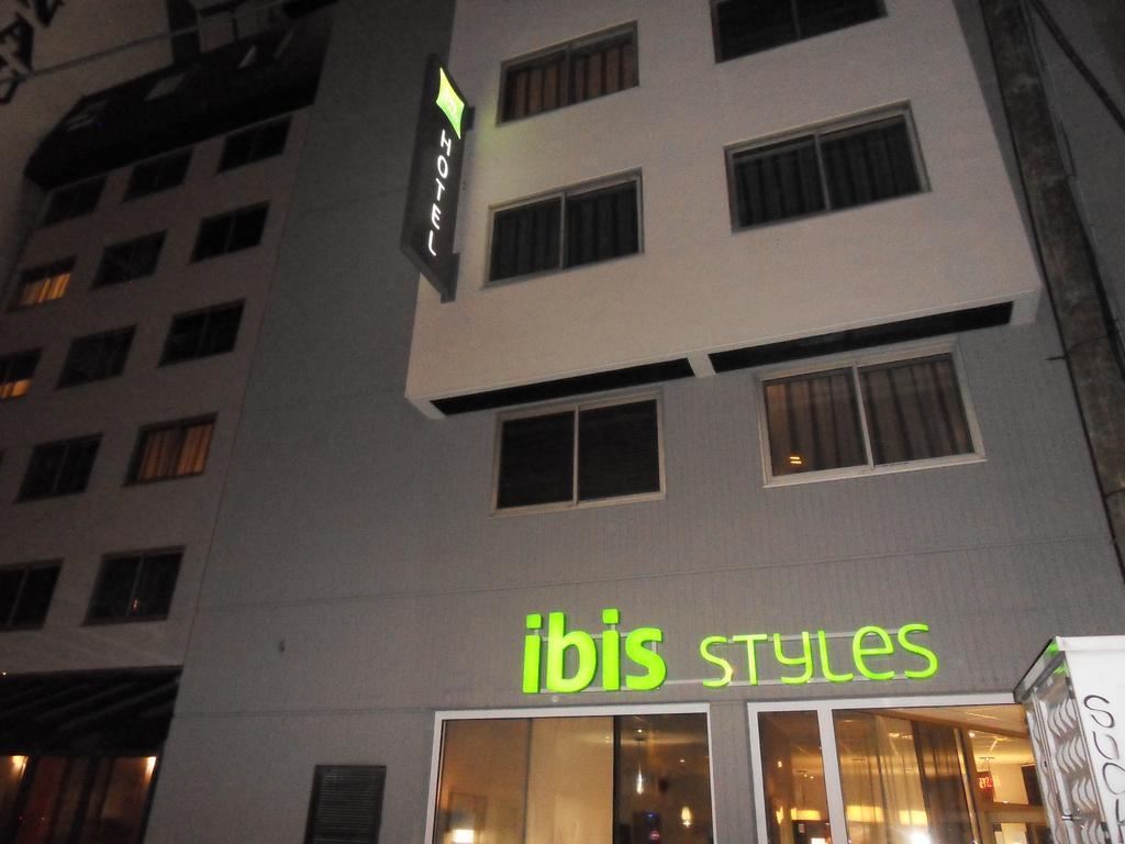 Готель Ibis Styles Grenoble Centre Gare Екстер'єр фото